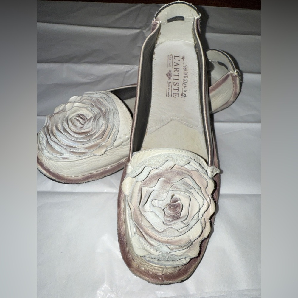 L'Artiste by Spring Step Women's Dezi Leather Slip On Shoe - Natural SZ 7.5 M